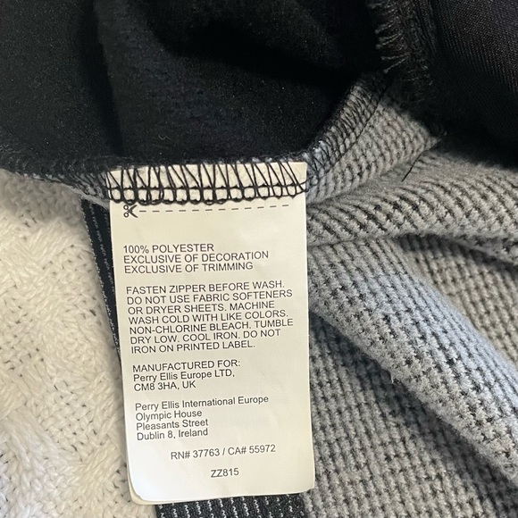 PGA Tour Men's Charcoal and Black Vest~ Size Medium - Picture 3 of 10